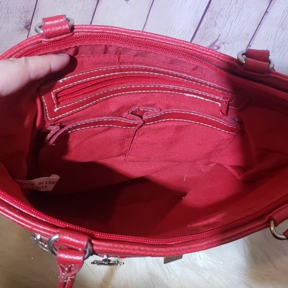 Red purse with charms - Picture 5 of 5